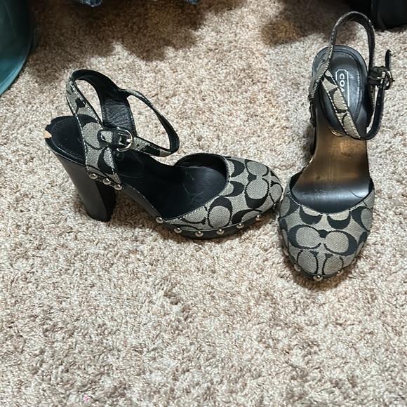 Coach heels small platform size 8 - Picture 2 of 8